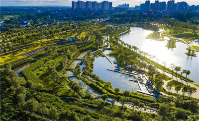 在海綿城市建設(shè)中，首先要解決的問題是雨水收集